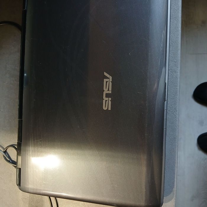 Laptop Asus model X6 1S
