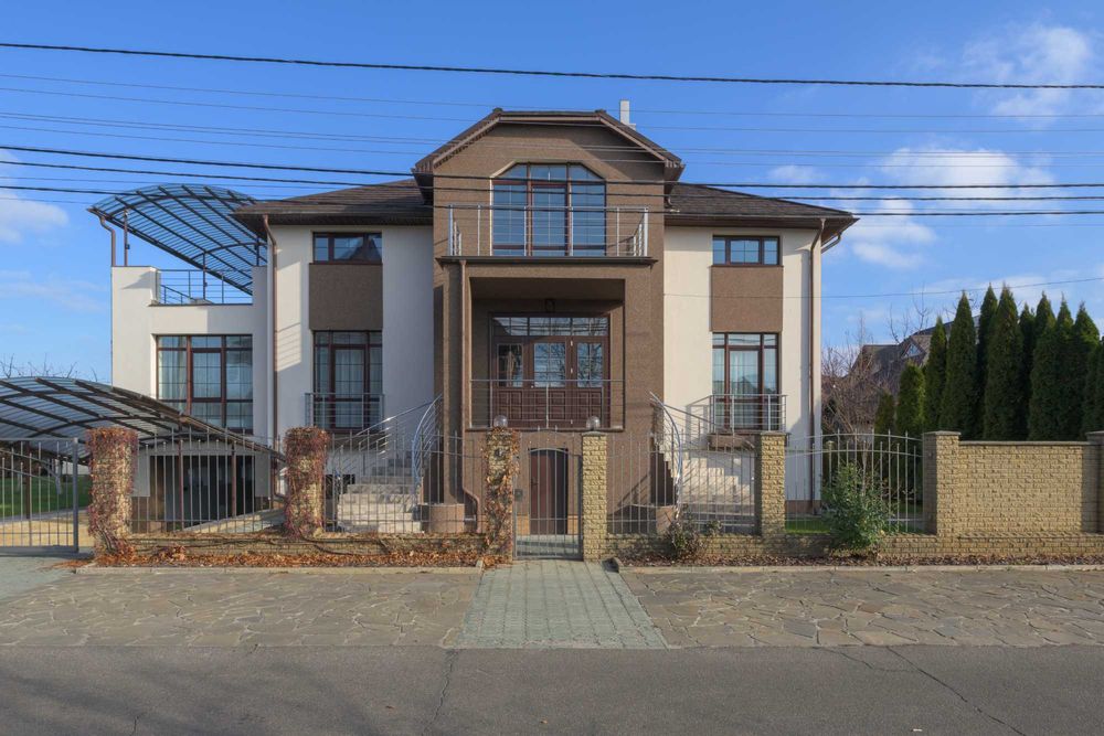 Будинок з бомбосховищем, с. Вишеньки, «Царське село», «Золоче»