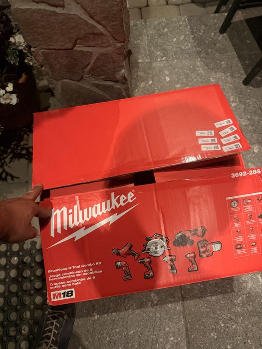 Milwaukee M18 8 Narzędzi Brushless + 3 Akumulatory + Ładowarka NOWY USA