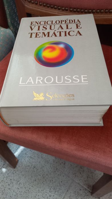 Livro Enciclopédia Visual e Temática  LAROUSSE