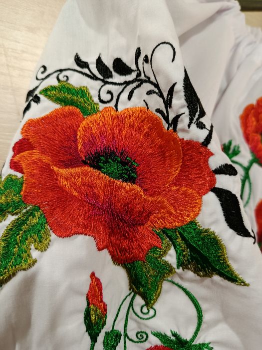 Продам вишиванку жіночу. Вишиванка