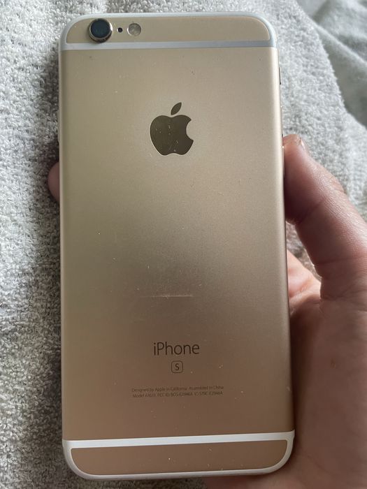 iphone 6 в хорошому стані на 64 гб памʼяті батарея 100% віддам разом з блочком шнуром та чехлом