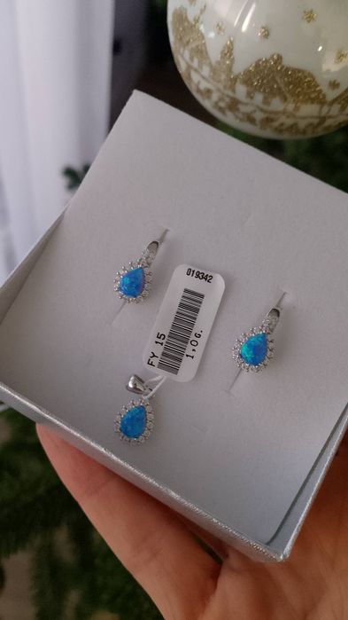 Srebrny zestaw z opalem niebieskim kolczyki angielskie + wisior