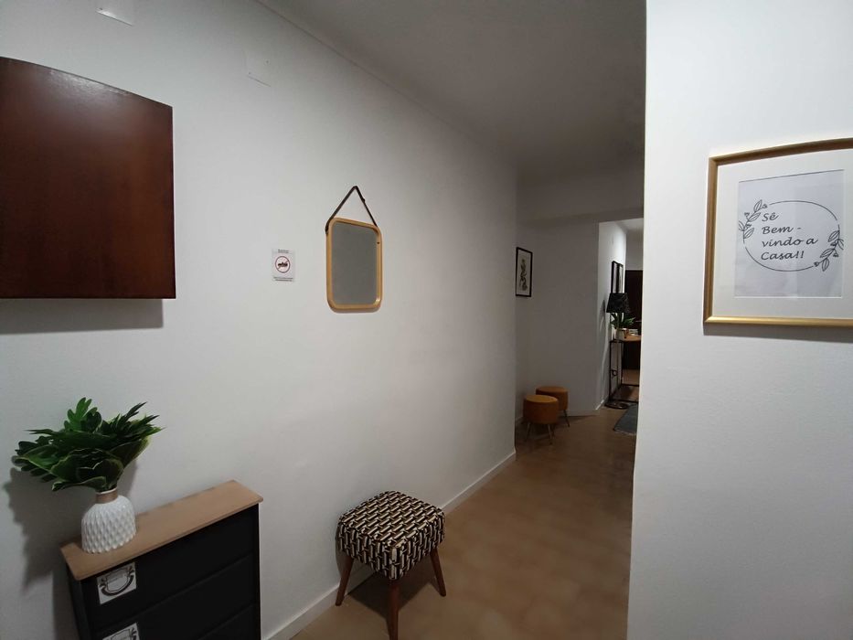Quarto Suíte de Casal Totalmente mobilado e com Marquise em Alhos Vedros - Moita - a 6 minutos da estação de comboios
