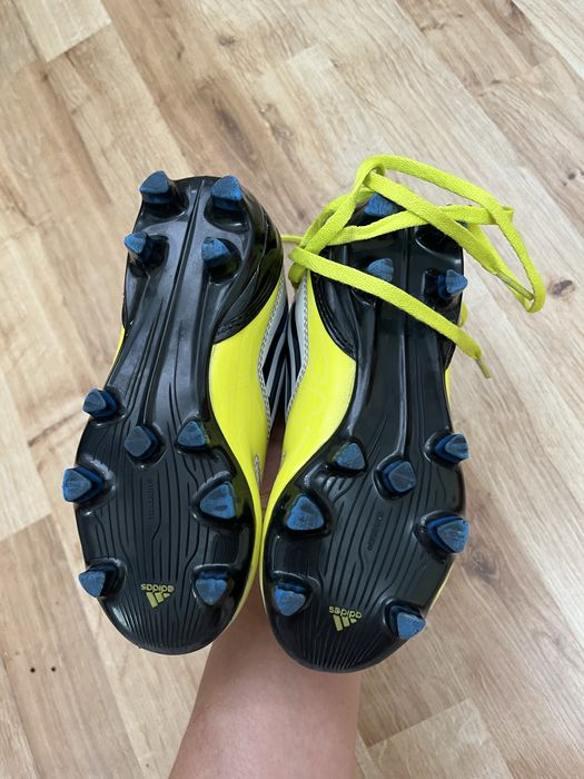 Buty sportowe do piłki nożnej chlopięce 28