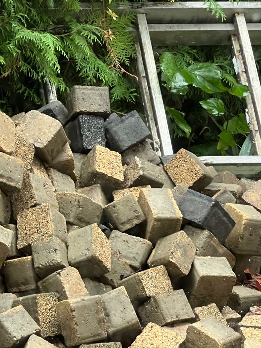 Sprzedam kostkę z posypką granitowa