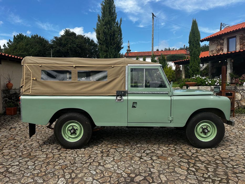 Land Rover Santana Series III 109