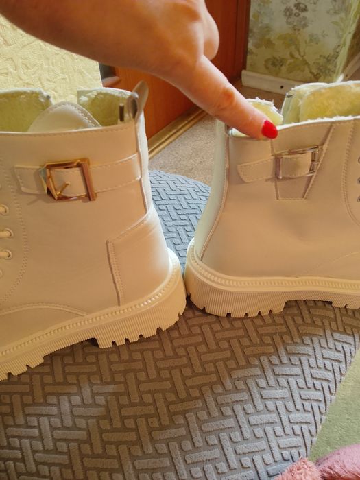 Ботинки жіночі білі