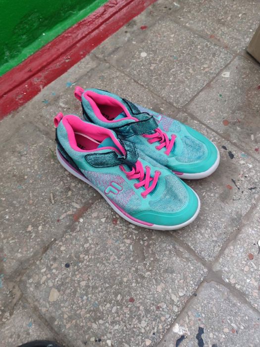 Кросівки дівчинка продам