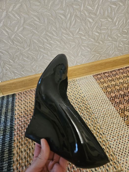 Туфлі жіночі Лучьяно Карварі