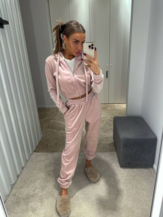 Теплий жіночий костюм