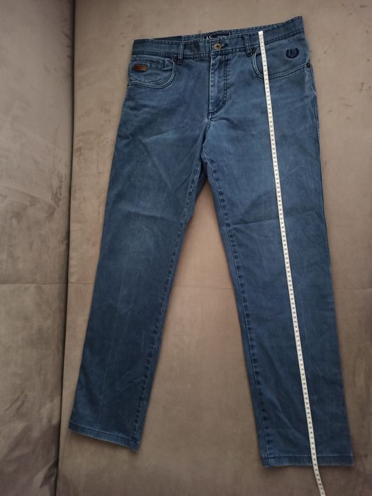 Spodnie chinos marki Lavard