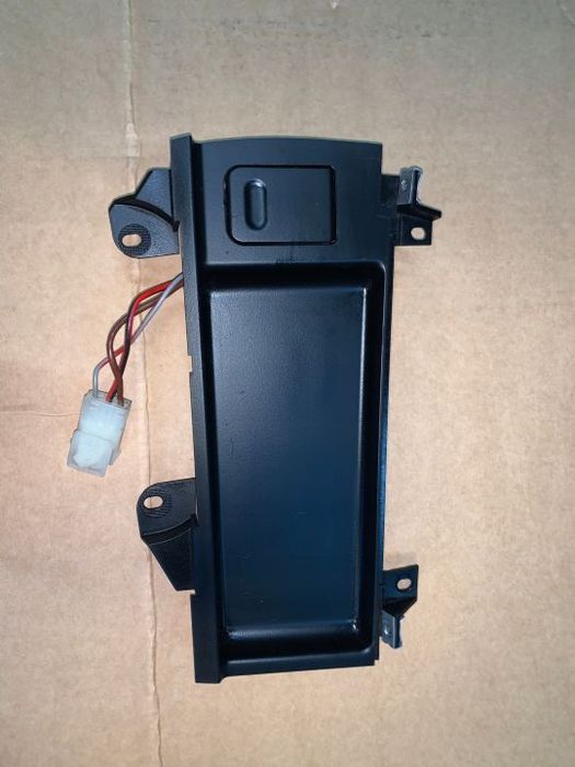 PÓŁKA ZAPALNICZKA GNIAZDO 12V BMW E39