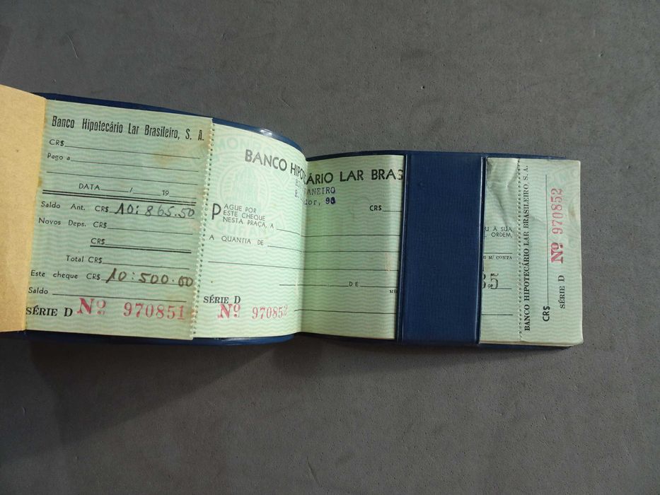 Antiga caderneta de cheques Banco Hipotecário Lar Brasileiro S.A.