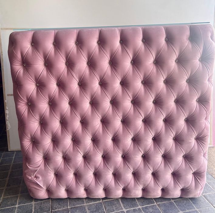 Balcão em capitoné cor de rosa