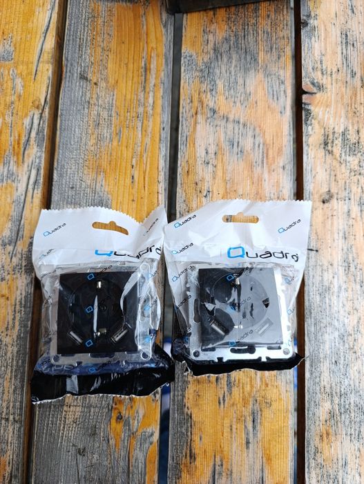 Gniazdka podtynkowe Quadra Black 2x USB