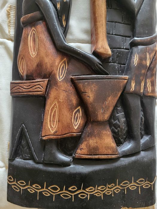 Estatueta africada de parede