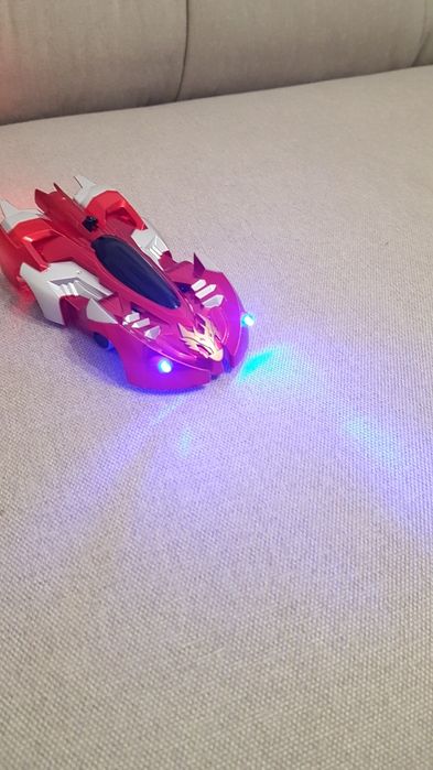 Антигравітаційна машинка на пульті