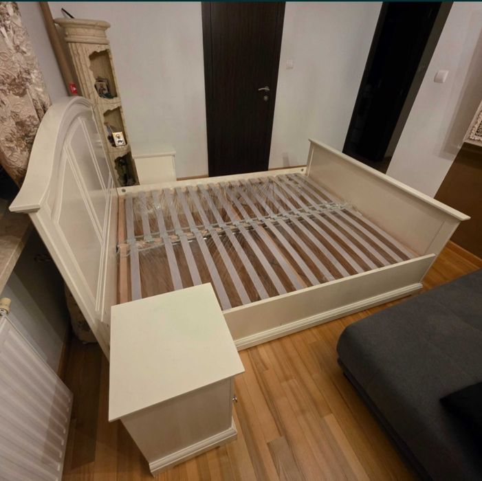 Sprzedam łóżko i dwie szafki nocne