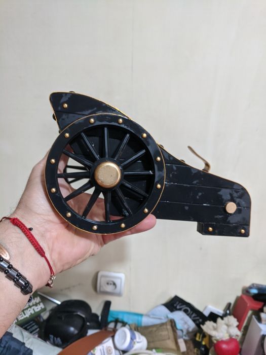 Лафет дерево металл для бутылки