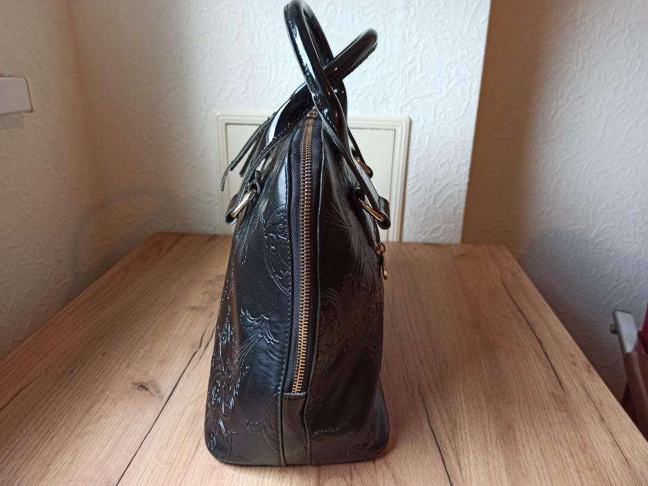 Красивая и удобная сумка из натуральной кожи