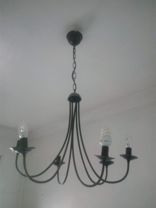 Candeeiro de teto metálico preto