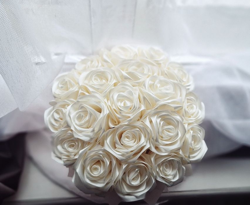 Троянди з атласної стрічки