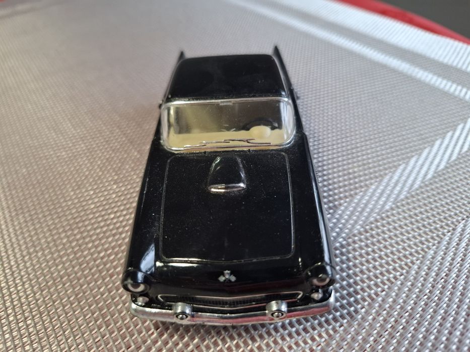 Kinsmart Ford Thunderbird skala 1:38