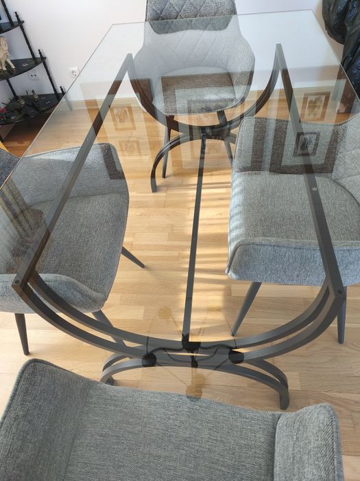 Mesa de vidro e ferro fundido até 8 lugares