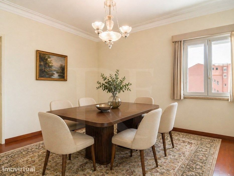 Apartamento familiar T5 na Estrela | Prédio com elevador
