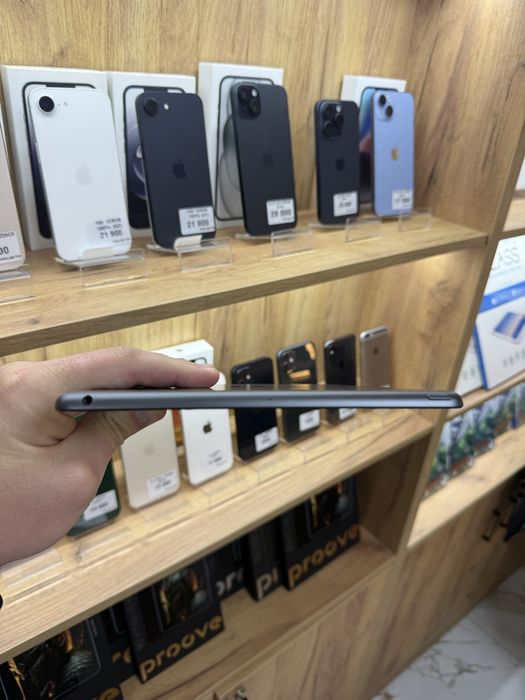 iPad 7 128GB Space WiFi