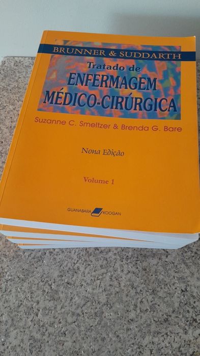 4 volumes do Tratado de Enfermagem  Médico-Cirúrgica