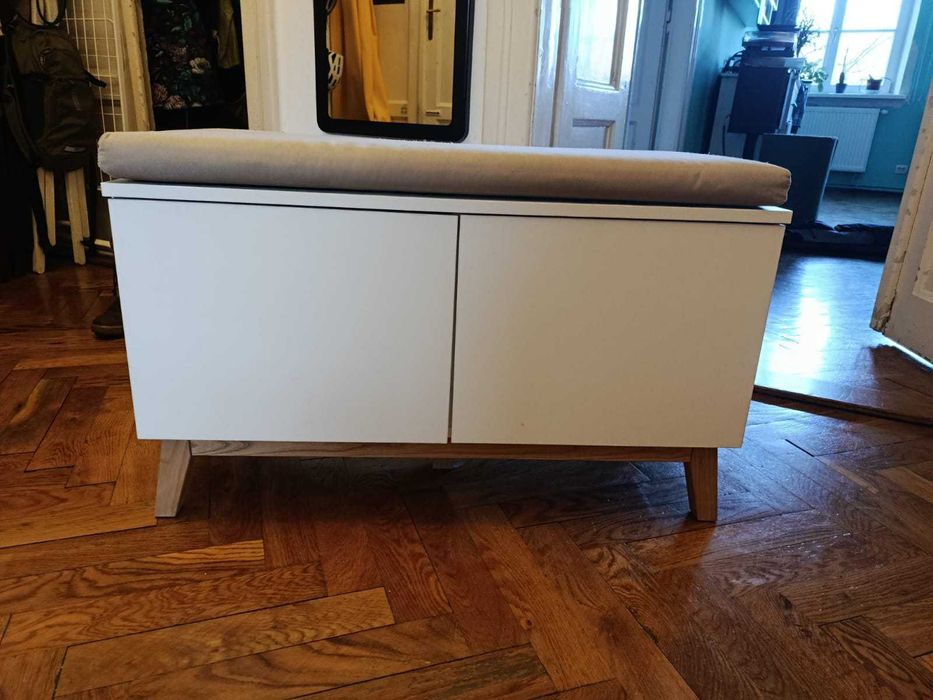 Szafka z siedziskiem