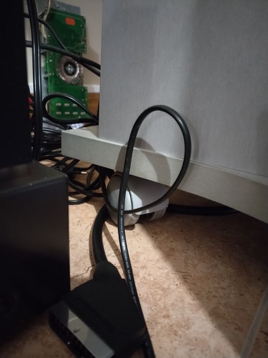 Televisão Thomson + Móvel