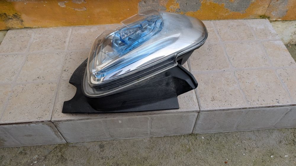 PEÇAS - Farolim traseiro esquerdo Renault Zoe 2018