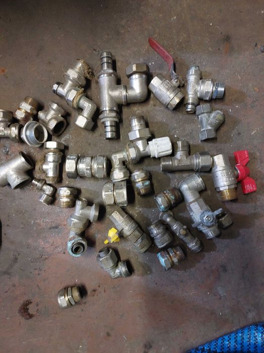 продам фитинг водопроводный