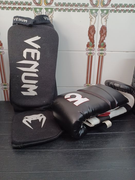Saco de kickboxing + caneleiras + luvas