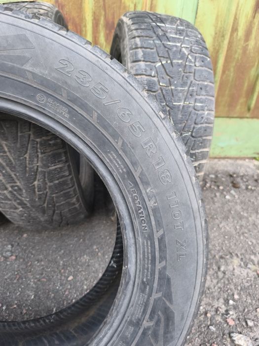 235/65R18 Nokian