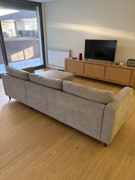 Sofá  semi novo com chaise lounge para venda imediata