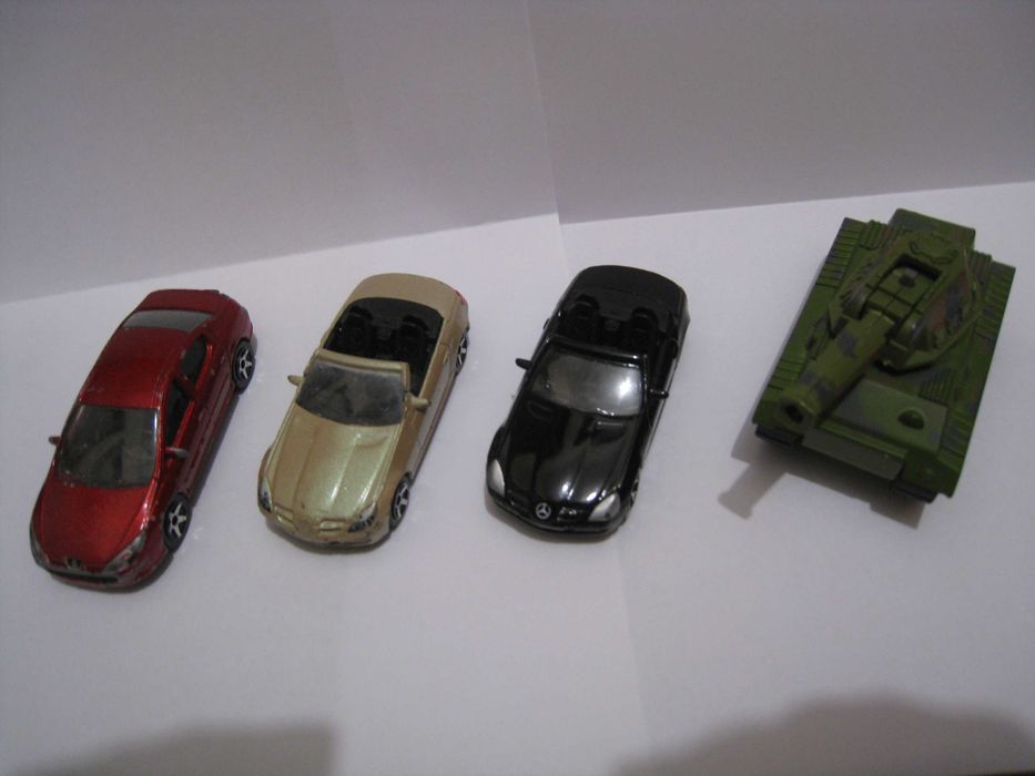 Carros em miniatura da majorette