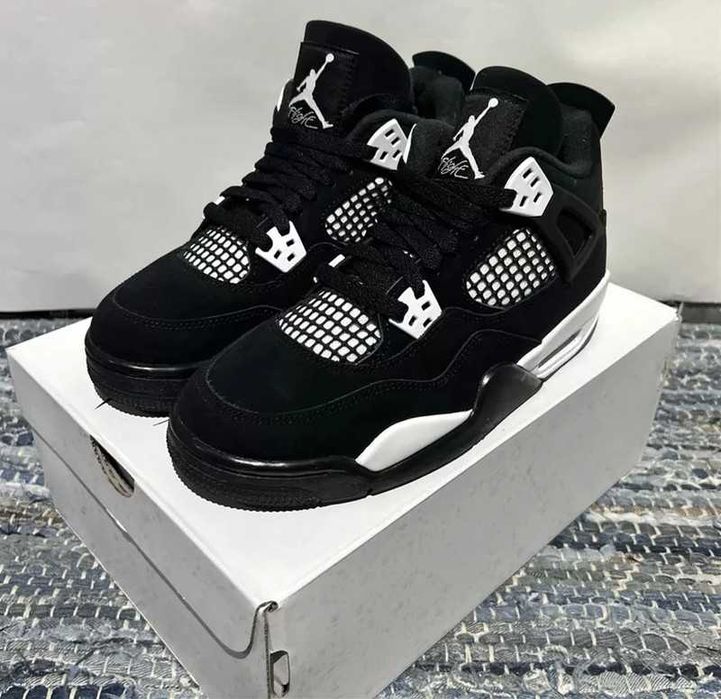 Jordan 4 Retro White Thunder r.46