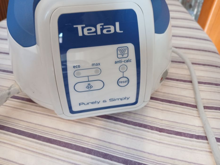 Ferro com caldeira marca Tefal