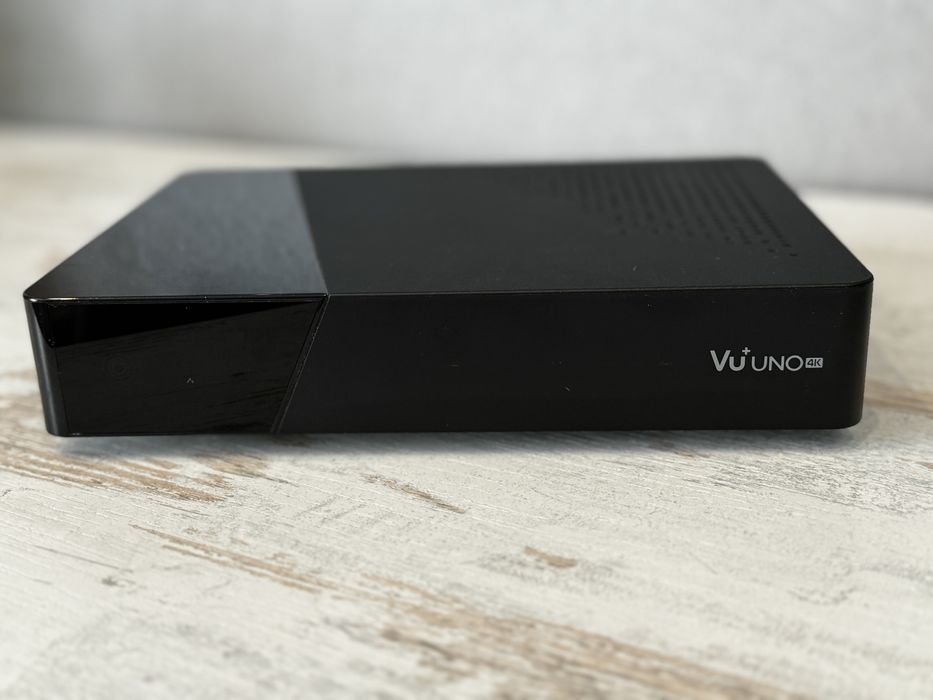 Спутниковый ресивер (медиаплеер) UHD TV Vu+ Uno 4k UHD