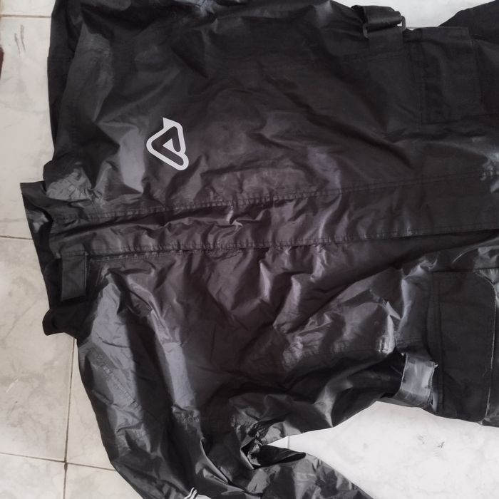 vendo capacete xl + capa de chuva para moto( semi novo )