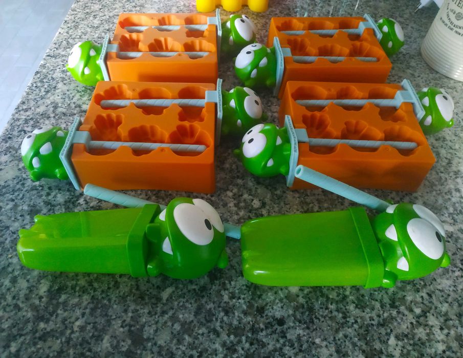 Vários moldes formas para gelados sorvetes