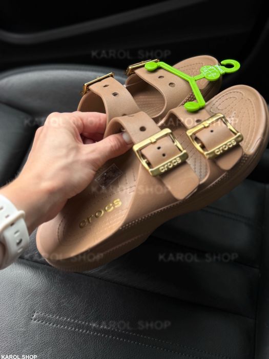 Жіночі шльопанці Crocs Saturday Metallic Buckle 38 шльопки з регулятором