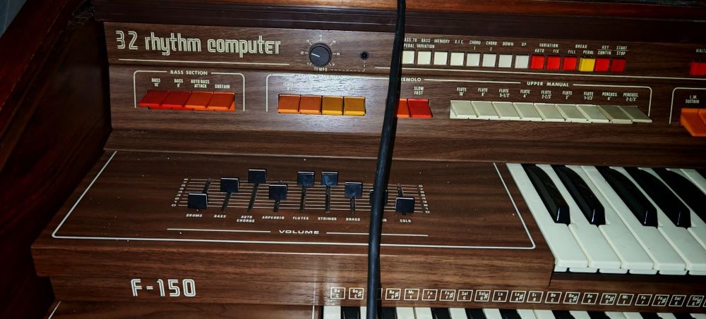 Orgão Musical F-150 32 Rhythm  - Como Novo