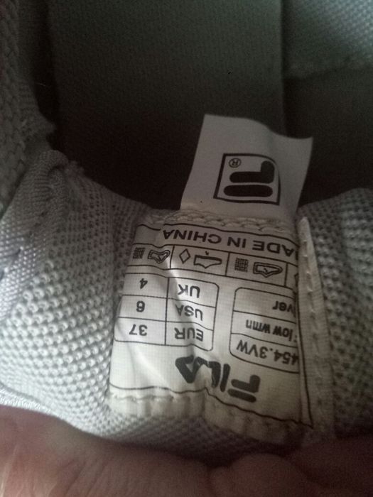 продам кросовки FILA