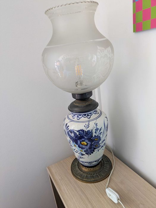 Candeeiro de mesa vintage com base em cerâmica e abajur de vidro