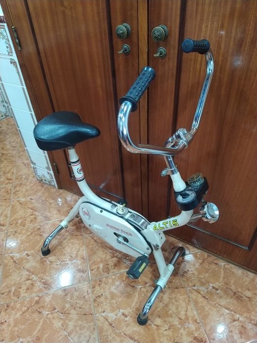 Bicicleta estática Altis BH anos 80 com 17,5kg casa quarto apartamento